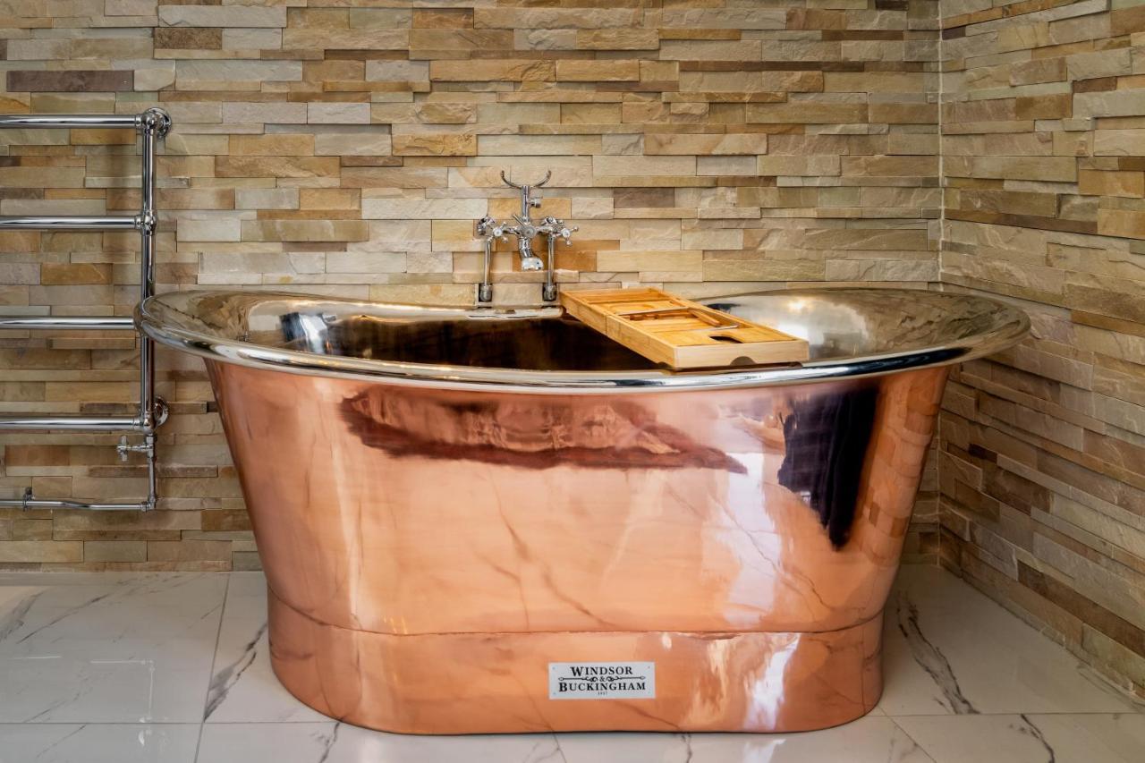Relax In Super Size Copper Tub - 2 Bedroom Villa Інвернесс Екстер'єр фото